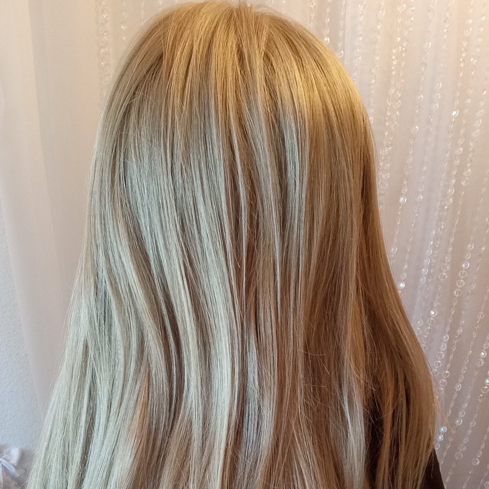 Taylor Swift Style  Golden Blonde Wig- New In Box